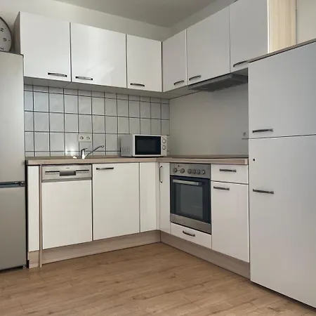 Gemuetliches Mansarden-apartment Mit 2 Schlafzimmern & Separater Kueche * ヘルネ