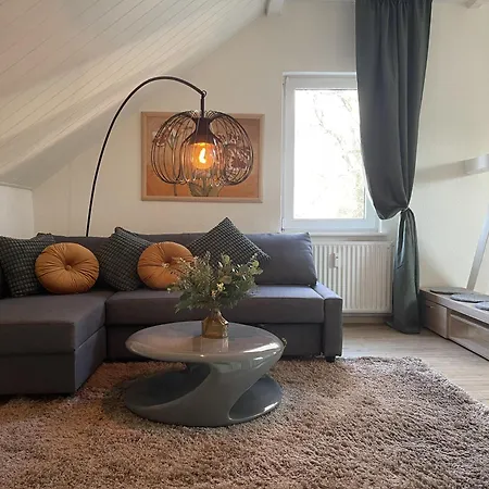 Gemuetliches Mansarden-apartment Mit 2 Schlafzimmern & Separater Kueche Apartment
