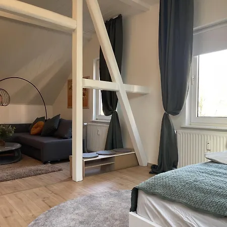 Gemuetliches Mansarden-apartment Mit 2 Schlafzimmern & Separater Kueche
