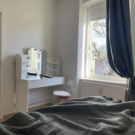 Gemuetliches Mansarden-apartment Mit 2 Schlafzimmern & Separater Kueche アパート