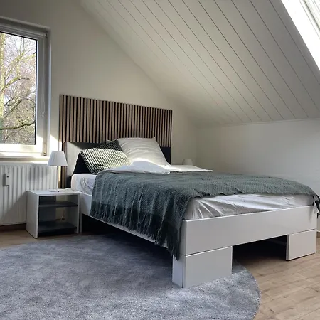 Gemuetliches Mansarden-apartment Mit 2 Schlafzimmern & Separater Kueche Appartamento *