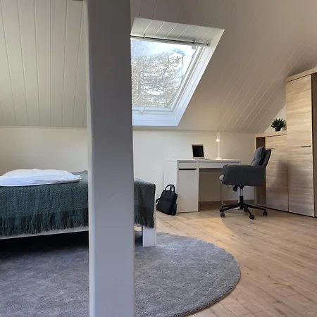 Apartment Gemuetliches Mansarden-apartment Mit 2 Schlafzimmern & Separater Kueche *