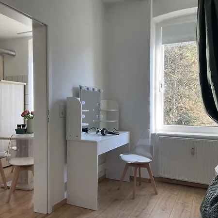 アパート Gemuetliches Mansarden-apartment Mit 2 Schlafzimmern & Separater Kueche ヘルネ