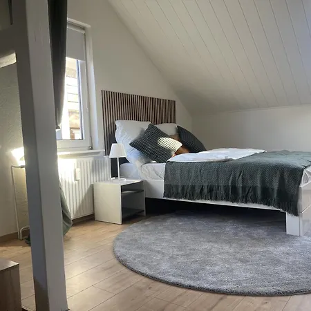 Apartment Gemuetliches Mansarden-apartment Mit 2 Schlafzimmern & Separater Kueche