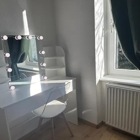 Gemuetliches Mansarden-apartment Mit 2 Schlafzimmern & Separater Kueche *