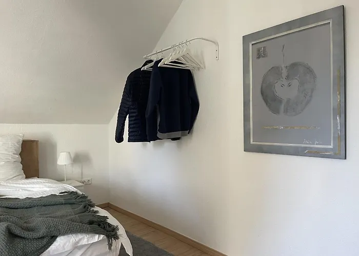 Gemuetliches Mansarden-apartment Mit 2 Schlafzimmern & Separater Kueche *