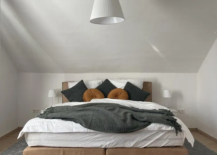 Gemütliches Mansarden-apartment Mit 2 Schlafzimmern&separater Küche *