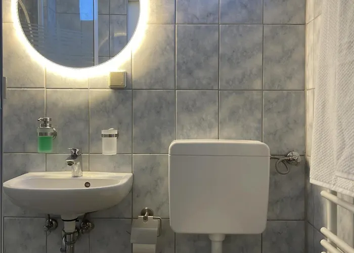 Appartamento Gemuetliches Mansarden-apartment Mit 2 Schlafzimmern & Separater Kueche *