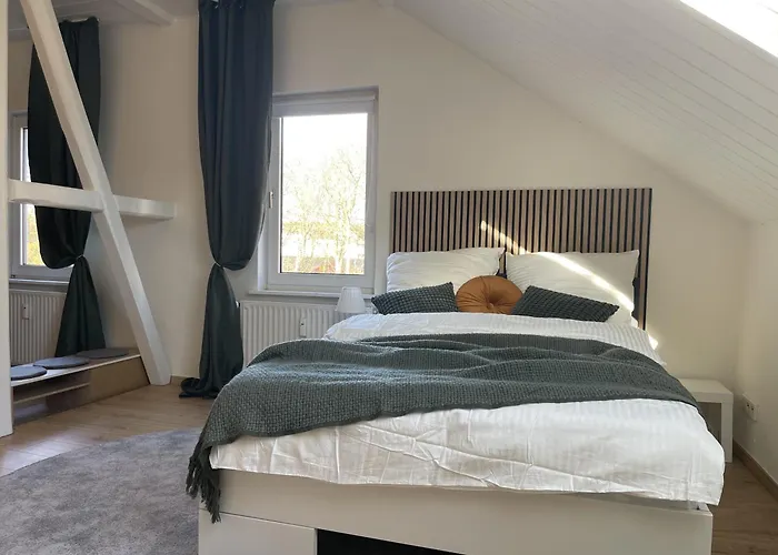 Gemuetliches Mansarden-apartment Mit 2 Schlafzimmern & Separater Kueche Appartamento Herne