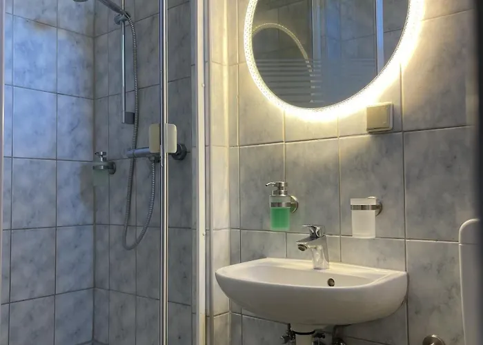 Apartment Gemütliches Mansarden-apartment Mit 2 Schlafzimmern&separater Küche *